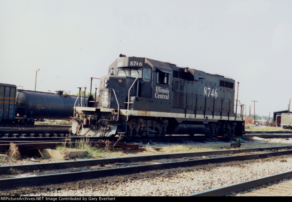 IC GP11 #8746 - Illilnois Central